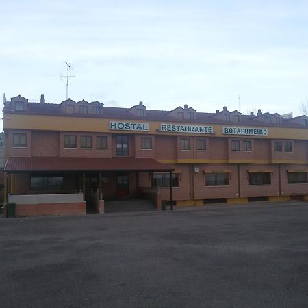 Hostal Botafumeiro Mota del Marques Exterior photo