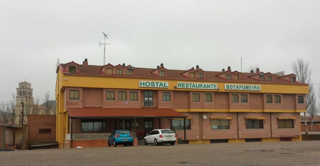 Hostal Botafumeiro Mota del Marques Exterior photo