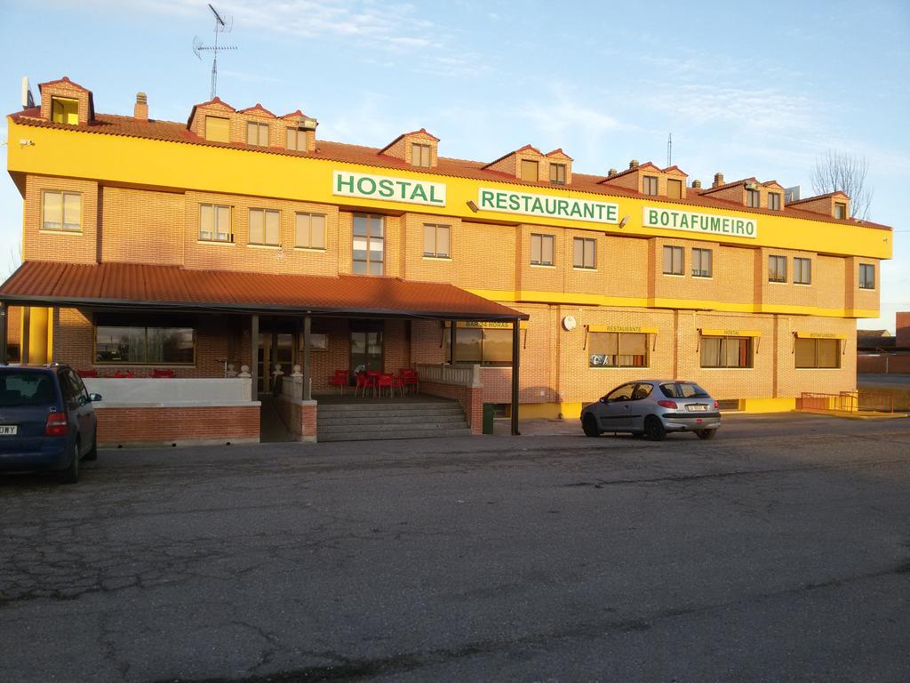 Hostal Botafumeiro Mota del Marques Exterior photo