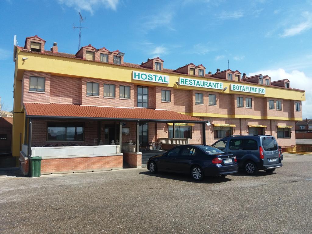 Hostal Botafumeiro Mota del Marques Exterior photo