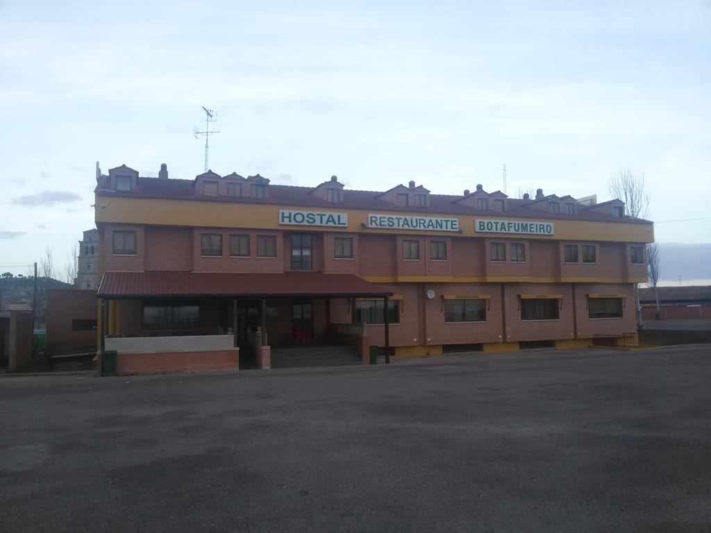 Hostal Botafumeiro Mota del Marques Exterior photo